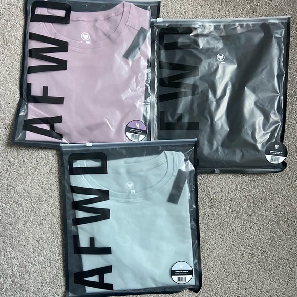 Alphaforward women’s lux scoop tee, purple blue black all NWT size medium - Picture 2 of 2